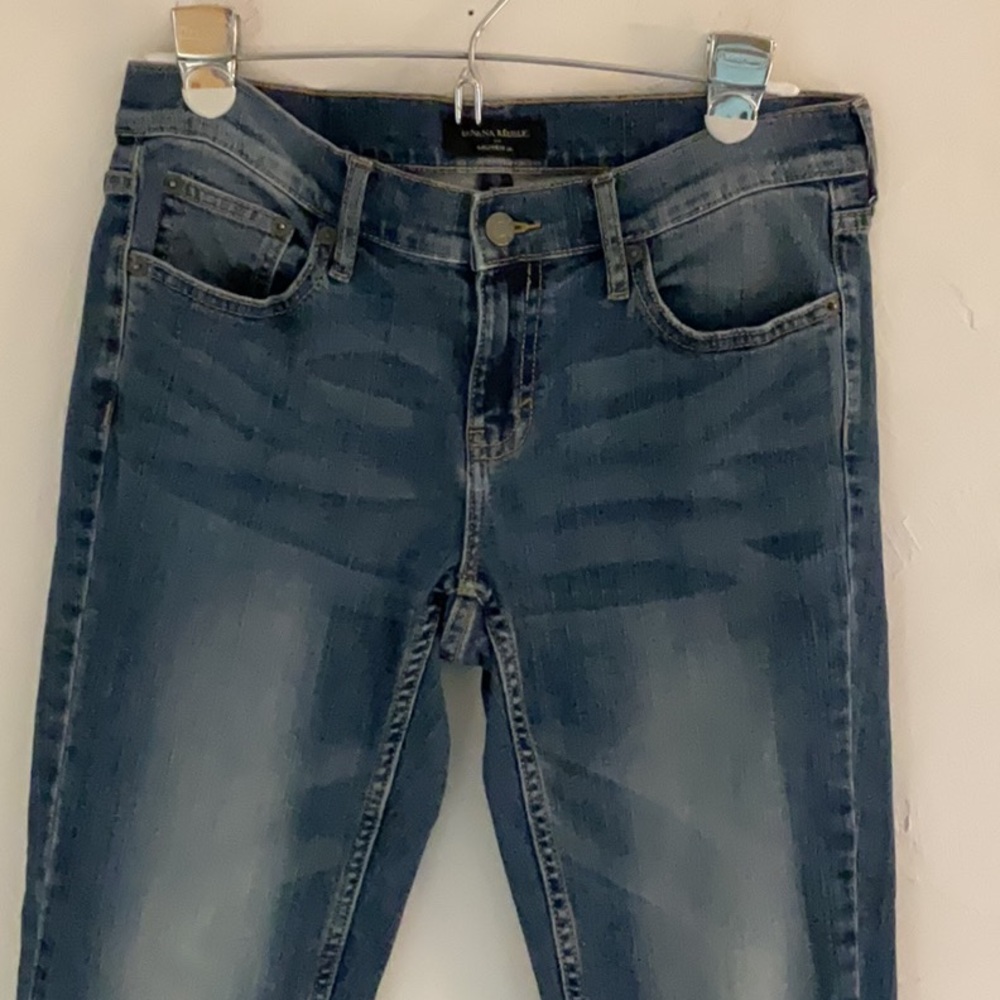 Banana Republic Mid Rise Girlfriend Jeans, Size 0/25, Medium Blue - Picture 2 of 10